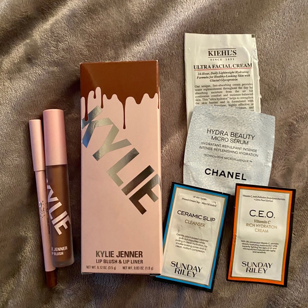 ✨Kylie Cosmetics “Nude Attitude” lip blush kit ✨